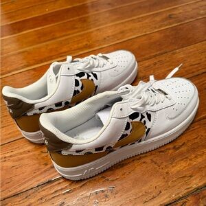 Nike White and Gold Athletic Shoes